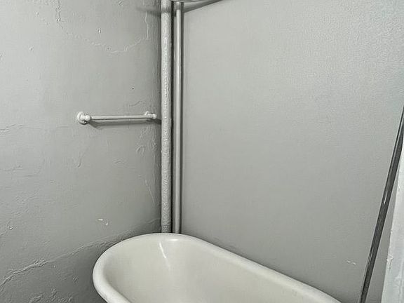 5th image of 2207 Jones St APT 324