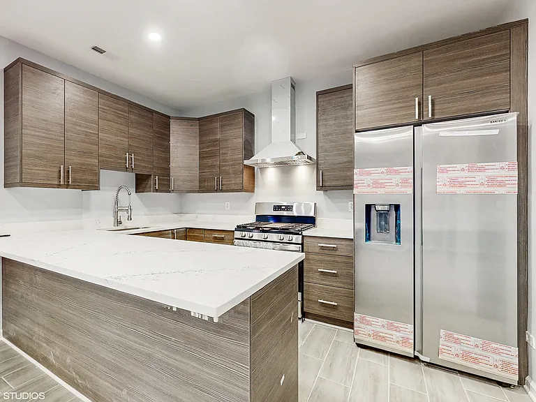6808 N Clark St #2E — Photo 13