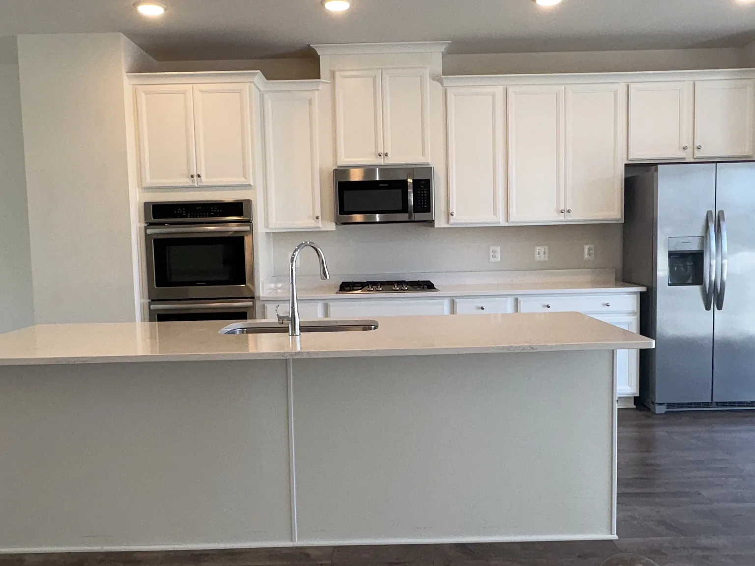 3 bed, 1844 sqft, $2,995 — Photo 3