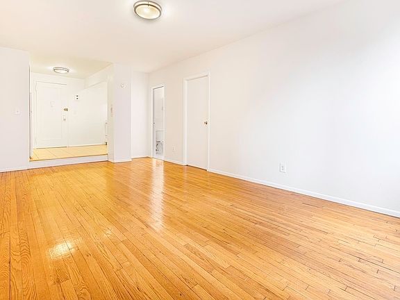 4th image of 270 W 25th St APT 2E