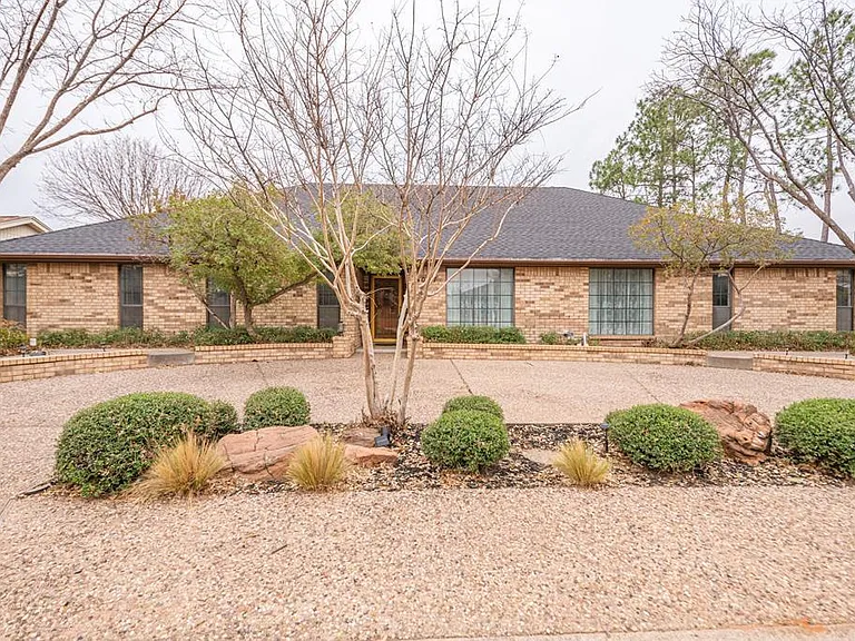 4007 Crestridge Dr — Photo 1