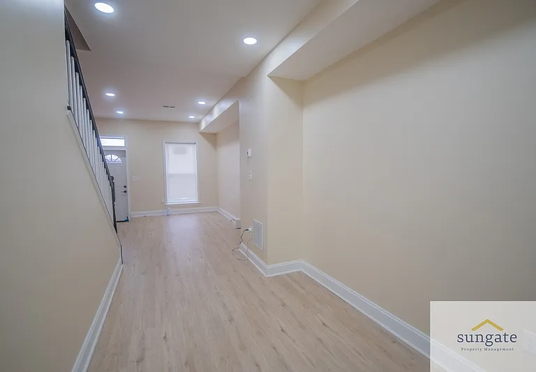 3205 Esther Pl — Photo 6