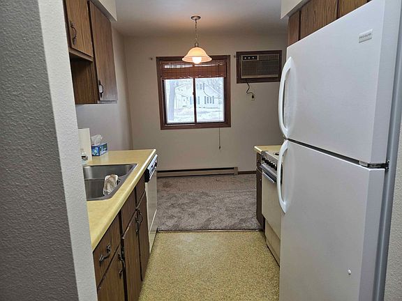 5th image of 2536 Spooner Ave #101