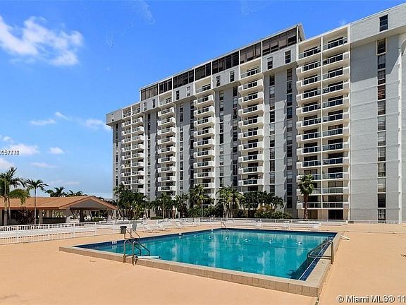 2nd image of 13499 Biscayne Blvd APT 1006