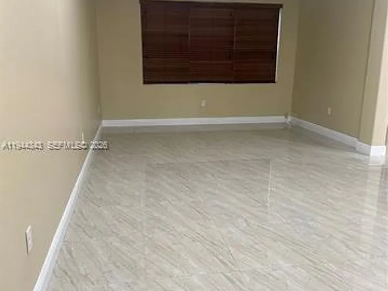 9044 SW 39th St — Photo 14