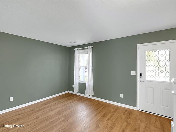 3rd image of 11898 Trottingham Cir