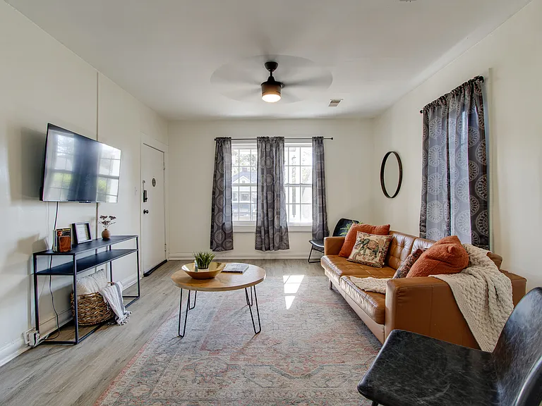 1954 Manila Ave #101 — Photo 1