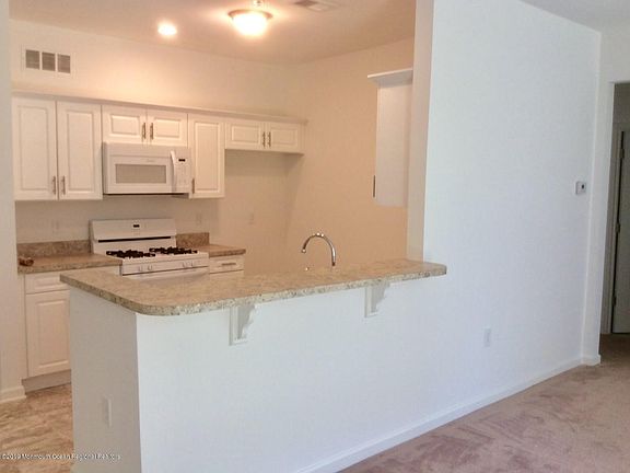 3rd image of 117 Sophee Ln