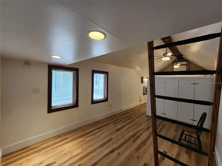 120 SE 7th St #5 — Photo 9