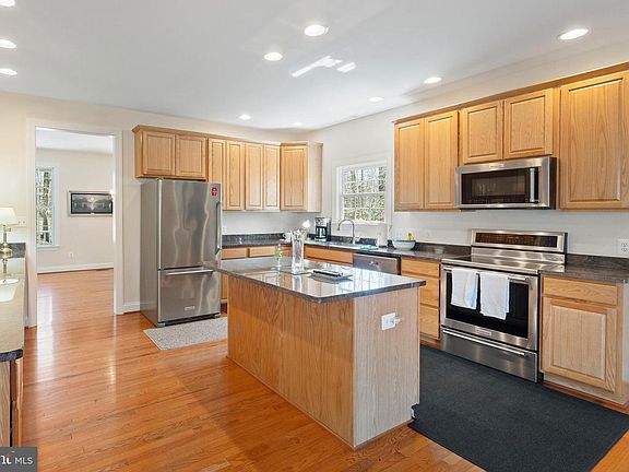 3rd image of 6380 Mallard Ln