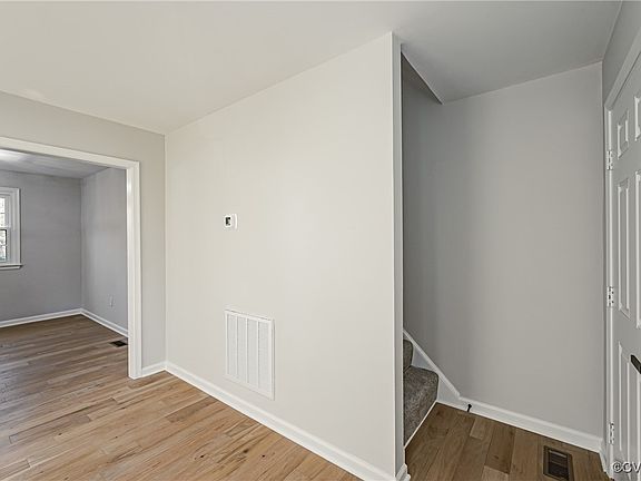 5th image of 18200 Bonneville Ln