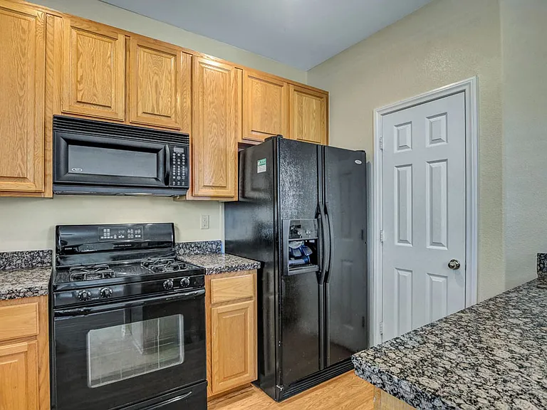 8737 Radiant Ruby Ave — Photo 12