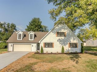 2207 Wildwood Dr, Glen Carbon, IL 62034