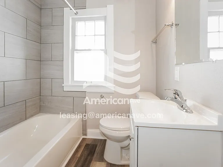 1431441_008_main_bathroom_13694907.jpg