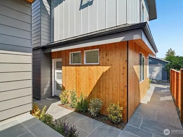 5042 35th Avenue NE, Seattle, WA 98105