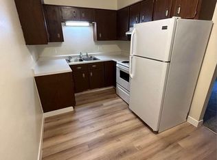 Van El 306, Indianola, IA 50125