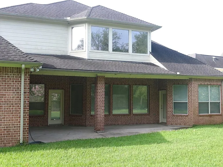 7102 Spring Run Ln — Photo 32