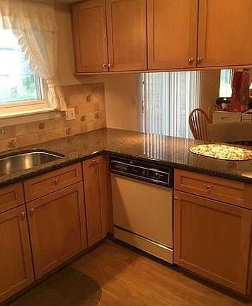 5th image of 33995 Bretton Dr