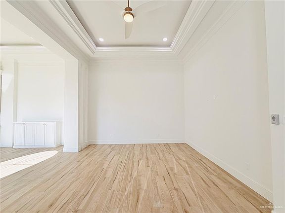 4th image of 807 Ramirez St