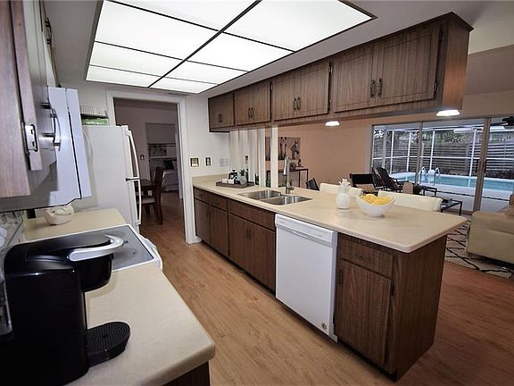 2nd image of 14493 Yacht Club Blvd