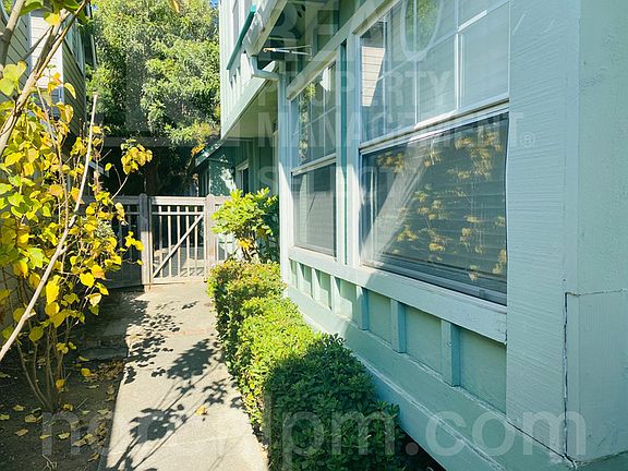 4th image of 12 Cliff Walk Dr