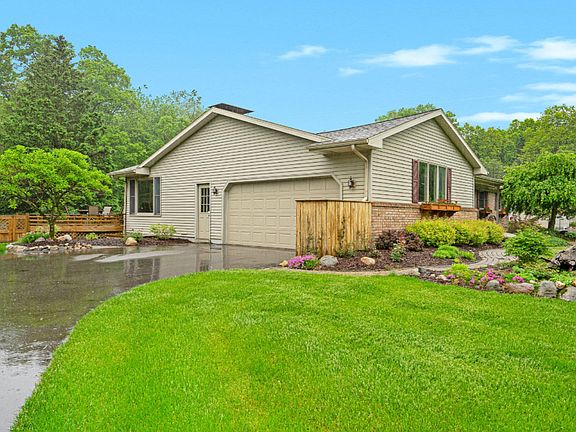 3rd image of 850 Pine Valley Dr NE