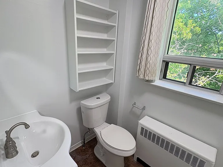 535 Lawrence Ave W — Photo 11