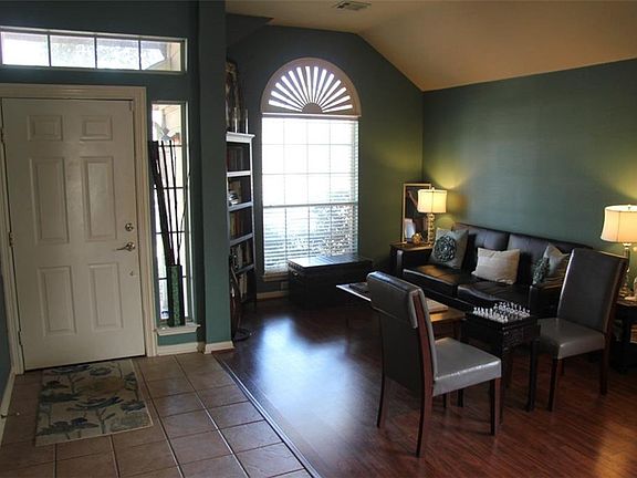 3rd image of 3713 Red Oak Trl