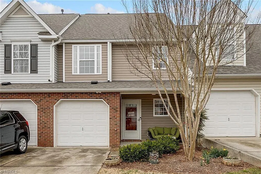 2 bed, 2.5 bath, 1353 sqft, $1,500 — Photo 1