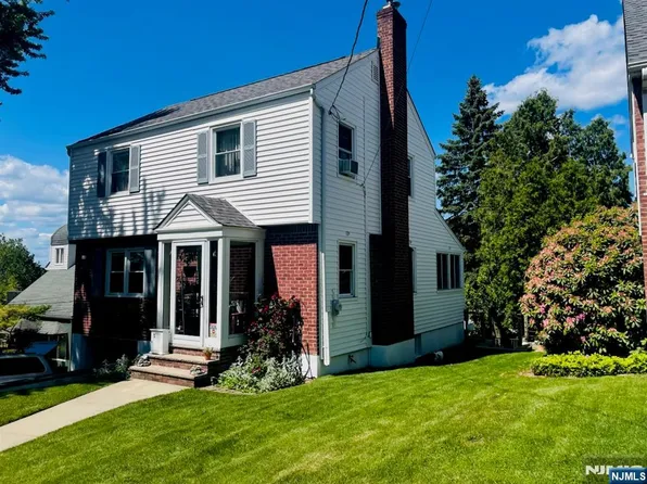 129 Chestnut St, Leonia, NJ 07605