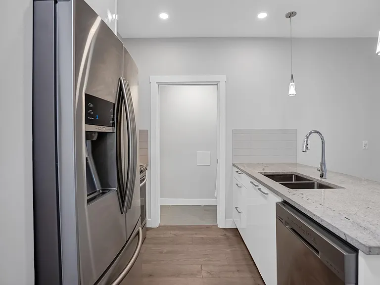 20686 Eastleigh Cres #107 — Photo 5