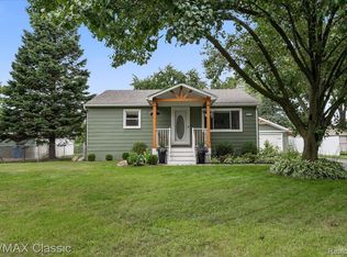 4050 Athens Ave, Waterford, MI 48329