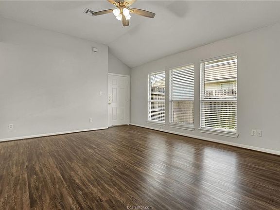 5th image of 907 Bougainvillea St