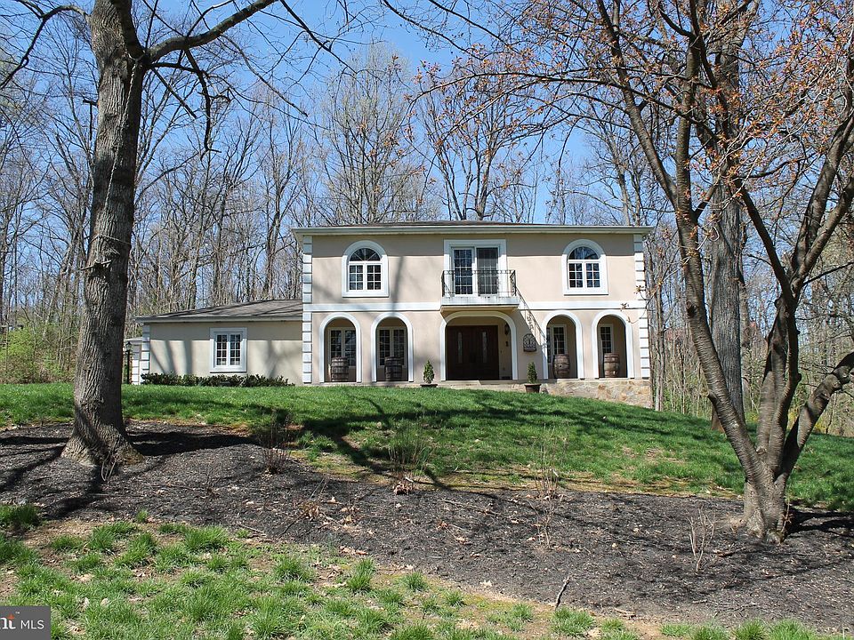 1st image of 143 Old Forest Cir