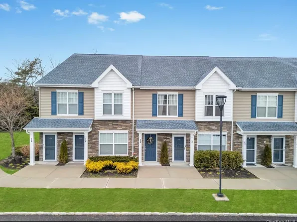 138 Weatherby Lane #138, Central Islip, NY 11722