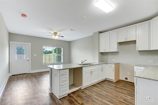 1st image of 206 Stone Cir
