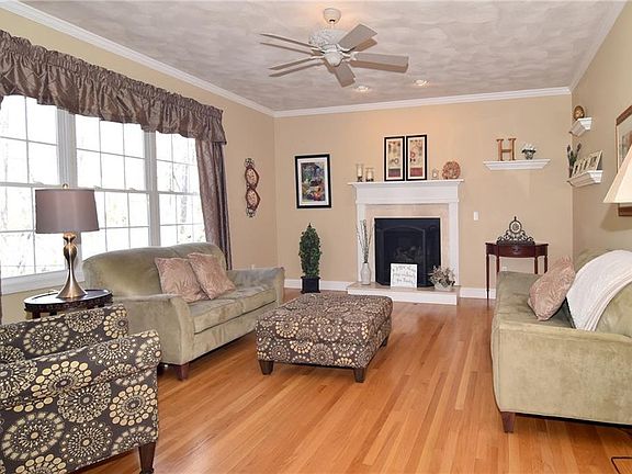 4th image of 25 Sophia Dr