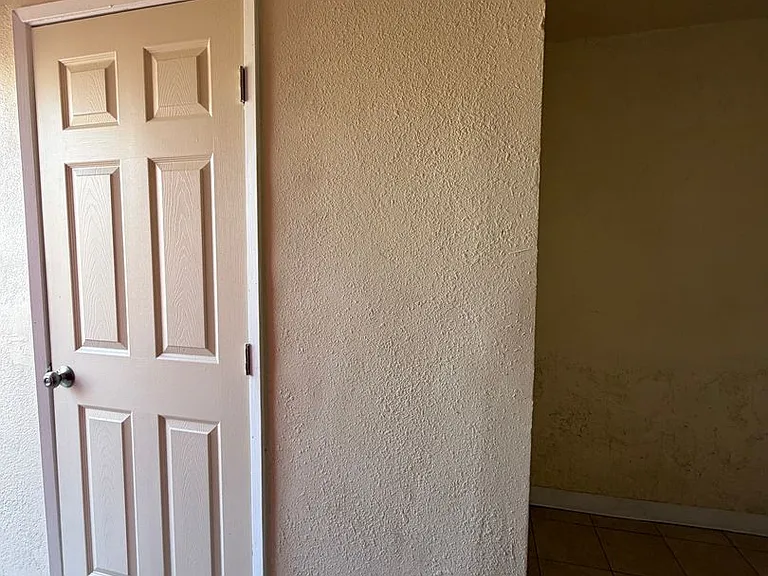 504 E Williams St — Photo 13