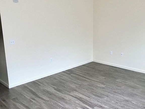 3rd image of 6811 NE Grand Ave #103