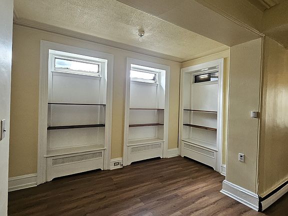 3rd image of 190 W Maplewood Ave Floor 1