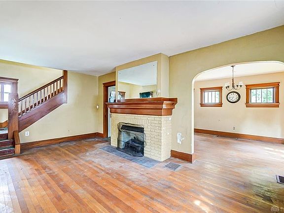 5th image of 35 Pinehurst Ave