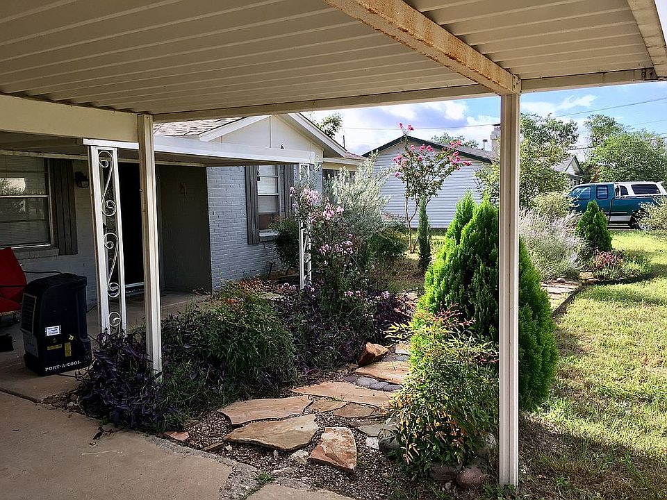1st image of 702 Magnolia Dr
