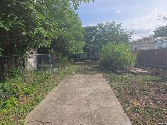 3rd image of 614 DAWSON ST