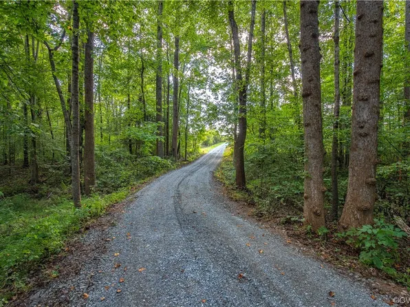 10516 Cross County Rd, Mineral, VA 23117