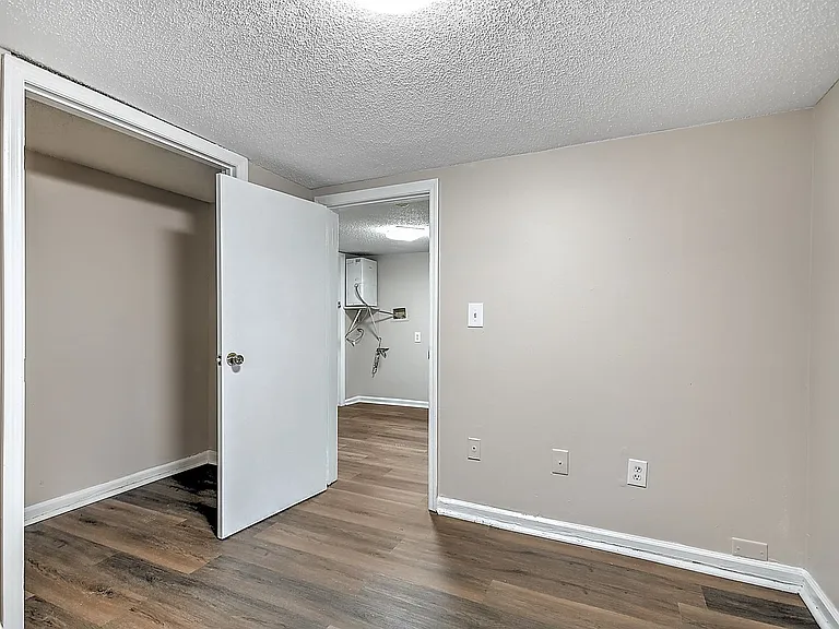305 Moorland Dr — Photo 24