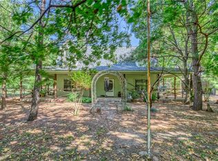 320 W Clifton St, Pilot Point, TX 76258
