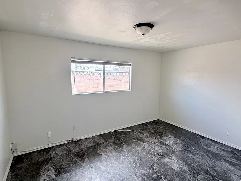 24460 Myers Ave — Photo 18