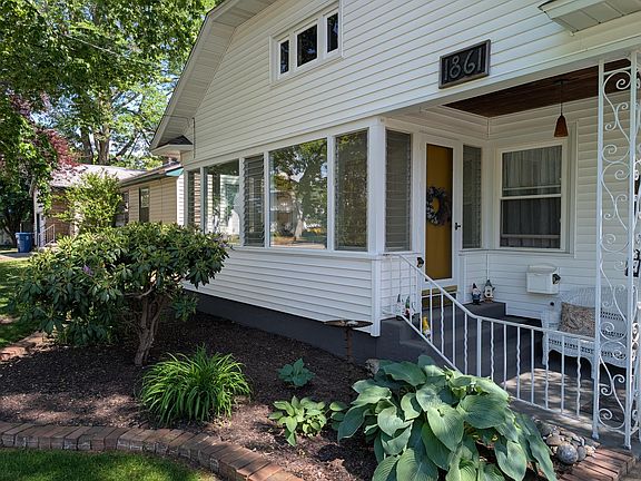 2nd image of 1861 Glen Ave