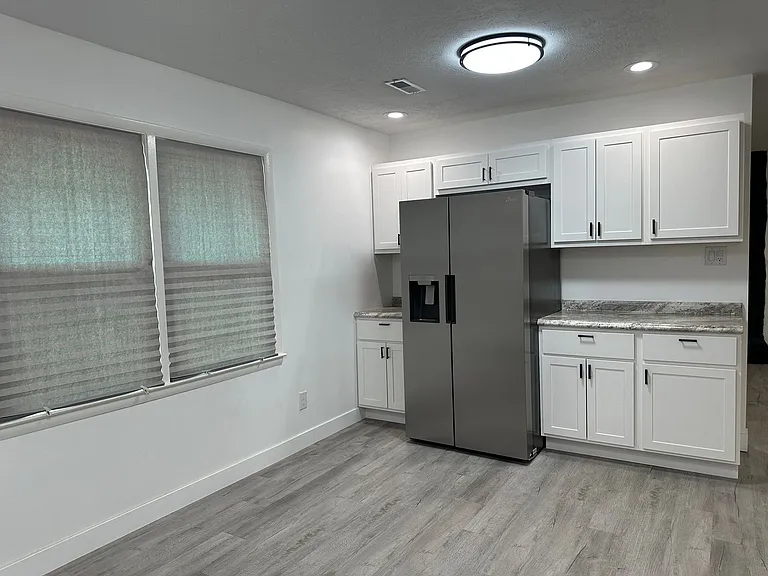 975 Lisa Ave — Photo 9