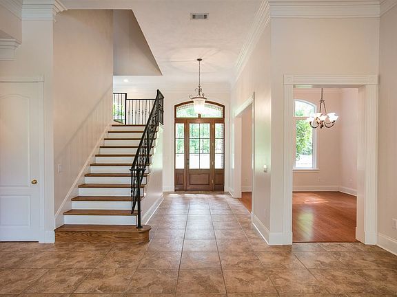 4th image of 334 Westminster Ct